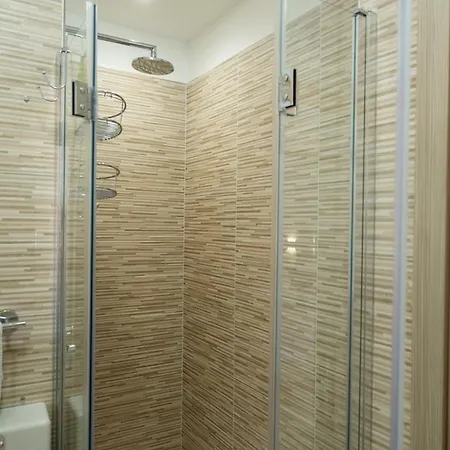 Leonardo's Alojamento de Acomodação e Pequeno-almoço 3*