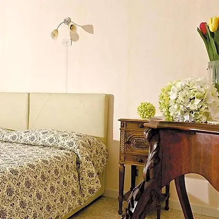 Leonardo's Bed & Breakfast 3*